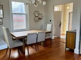 Candler Top Unit - Historic DT Lynchburg Apt, Walk To Shops and Dining