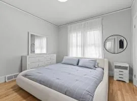2 BR - Fully Equipped Dearborn Home