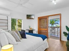 Absolute Beachfront Studio with Pool and Ocean Views