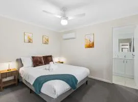 Spacious Family Retreat Near Hospital and Hyperdome