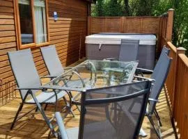 Devon Comfort Lodge with Hot Tub - Spa Resort in Devon