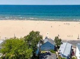 Coastal Blue Steps to North Beach Family & Dog Friendly Home