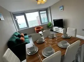 Stunning Sea View 2BR Flat Sleeps 5 Walk to Beach - Big Savings for Extended Stays - by Nestora Stays Ltd