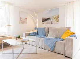 Beyond Cozy, Coastal Design, Balkon & Parkplatz