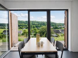 Wellness Design-Ferienhaus mit Sauna & Kamin - Eifel，Immerath的飯店