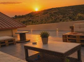 Balcony Bliss Retreat- Family Friendly, Hotel in Mytilini