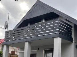Dom nad jeziorem w Przybrodzinie