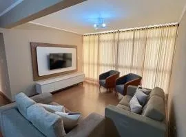 Apartamento super espaçoso bem no centro da cidade