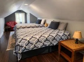 Spacious Loft - 2 Queen Beds - Fast Wifi - Smart Tv