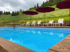 Котедж біля Плаю з чаном та сауною, hotel a Plavie