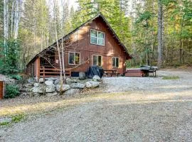 Group Escape w/ Hot Tub, 18 Mi to Bavarian Village