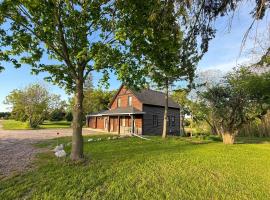 0.5 MI to Kewaunee River: Boat, Fish, Kayak!, Hotel in Kewaunee