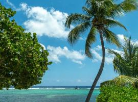 Luxury House On The Beach in The Charming South Sound, Hotel in George Town