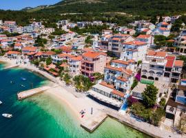 Grand Holiday Residence, hotel v destinaci Komarna
