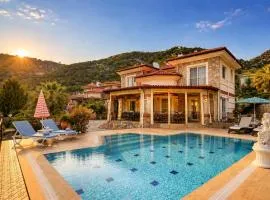 Spacious 4 BR Villa with Private Pool and Unlimited WiFi Fethiye
