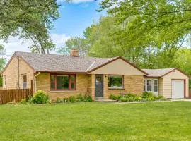 Huge Yard, Fire Pit, Garden! Milwaukee Family Home