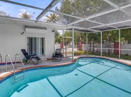 Sunny Pool Days! North Miami Home Base Near Beach
