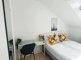 Bright Double Room 4 with free parking