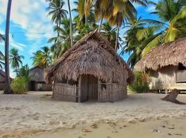 Islas de Guna Yala Cabaña tradicional Guna Tubasenika, hotel v destinaci Arritupo Número Dos