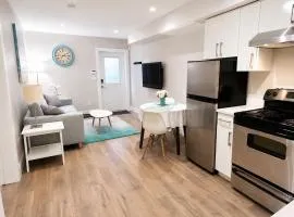 Bright Suite with parking 30 min to FIFA skytrain