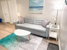 Bright Suite with parking 30 min to FIFA skytrain