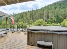 Pool & Dual Decks! Modern Trinity River Retreat