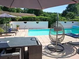 Villa in St Denis with Pool & Pyrenees View
