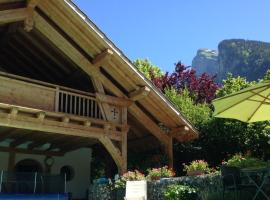 Chambres d'hôtes de charme Douglas, hotel cerca de Escuela de esquí de Samoëns, Samoëns