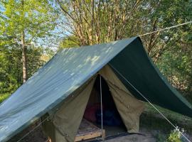 Red Era Glamping, hotel di Vilnius