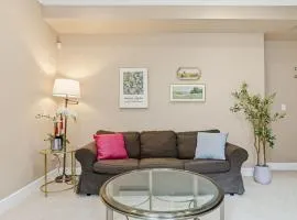 3BR Suite near White Rock Beach Pool & BBQ