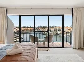 Waterfront 3BR Escape Private Jetty & River View