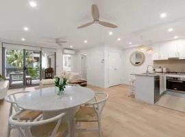 Beach & Lake Narrabeen Apartment with Outdoor BBQ