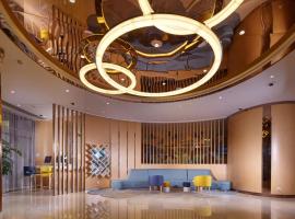 Holiday Inn Express Shanghai Zhenping by IHG, hótel í Shanghai
