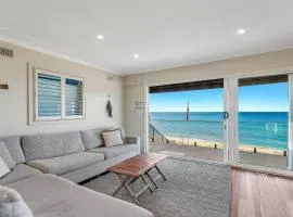 On The Beach #13 Beachfront, Ocean Views Accom Holidays