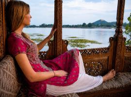 Heritage Amina Group Of Houseboats, hotel en Srinagar