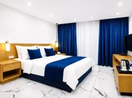 Luxury Plaza Hotel