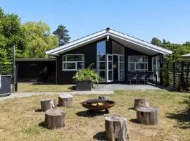 Cosy Holiday Home Near Beach And Play