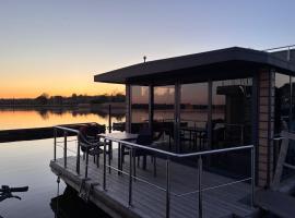 Hausboot Fjord Ankerplatz mit Biosauna in Schleswig, hotel en Schleswig