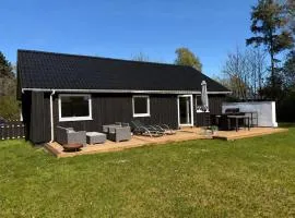 Lovely Cottage Close To Beach And Forest