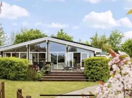 Spacious Holiday Home Near Beach And Nature