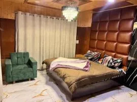 Snow and Saffron Hotel & Restaurant