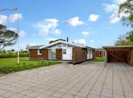 Family-Friendly Activity House By The Sea