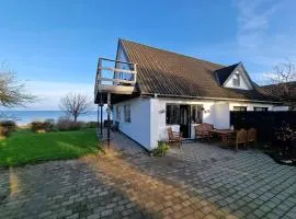 Spacious Waterfront Family Holiday