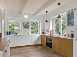 Spacious Holiday Home In Bornholms Nature, hotel v destinaci Østermarie