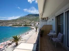 Alkyone Seafront Loutraki Apartment