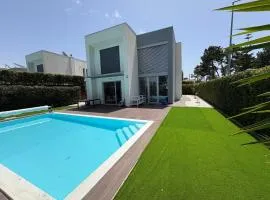 Aroeira Villa B&B