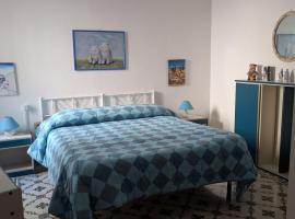 Casa Danero "U dedotu" - Centro storico di Carloforte, hotel a Carloforte