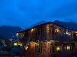 Shalom Guesthouse and Cafe