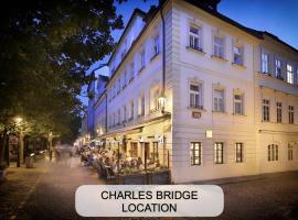Hotel At the Golden Scissors: Prag'da bir otel