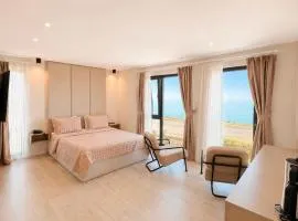 THE DECK OTEL